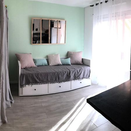 Studio Avec Terrasse Et Piscine 邦多勒 外观 照片