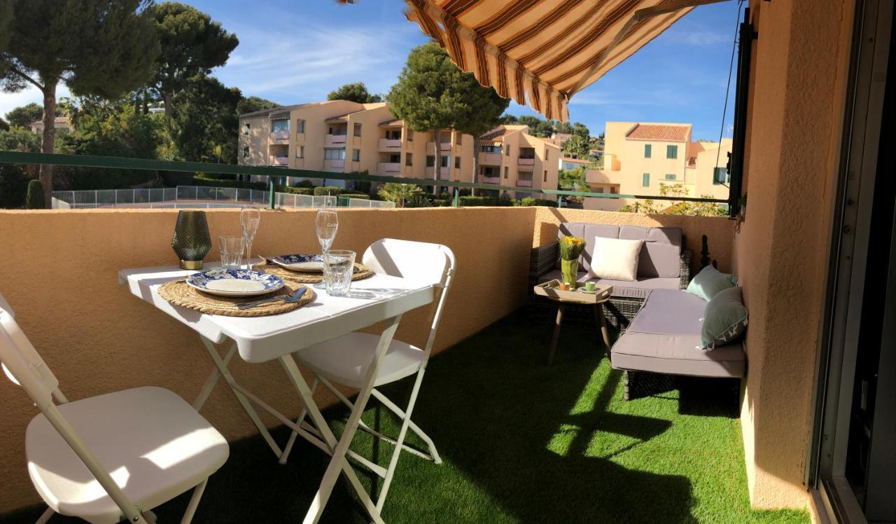 Studio Avec Terrasse Et Piscine 邦多勒 外观 照片