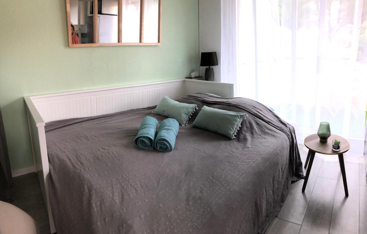 Studio Avec Terrasse Et Piscine 邦多勒 外观 照片